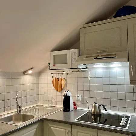 W Porcie Przy Latarni Apartment *